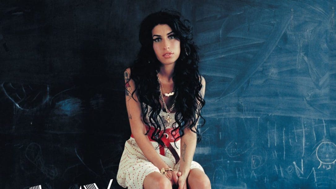 Un particolare della cover di Back to Black di Amy Winehouse