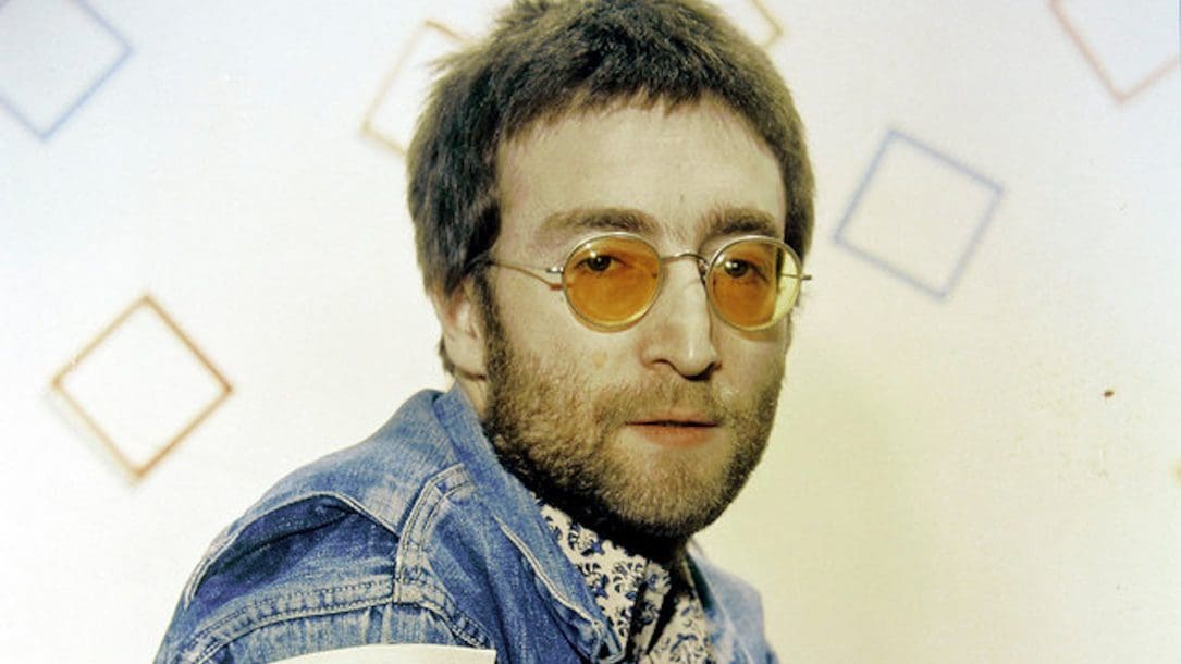 Sono stati venduti degli occhiali da sole di John Lennon a 187mila dollari