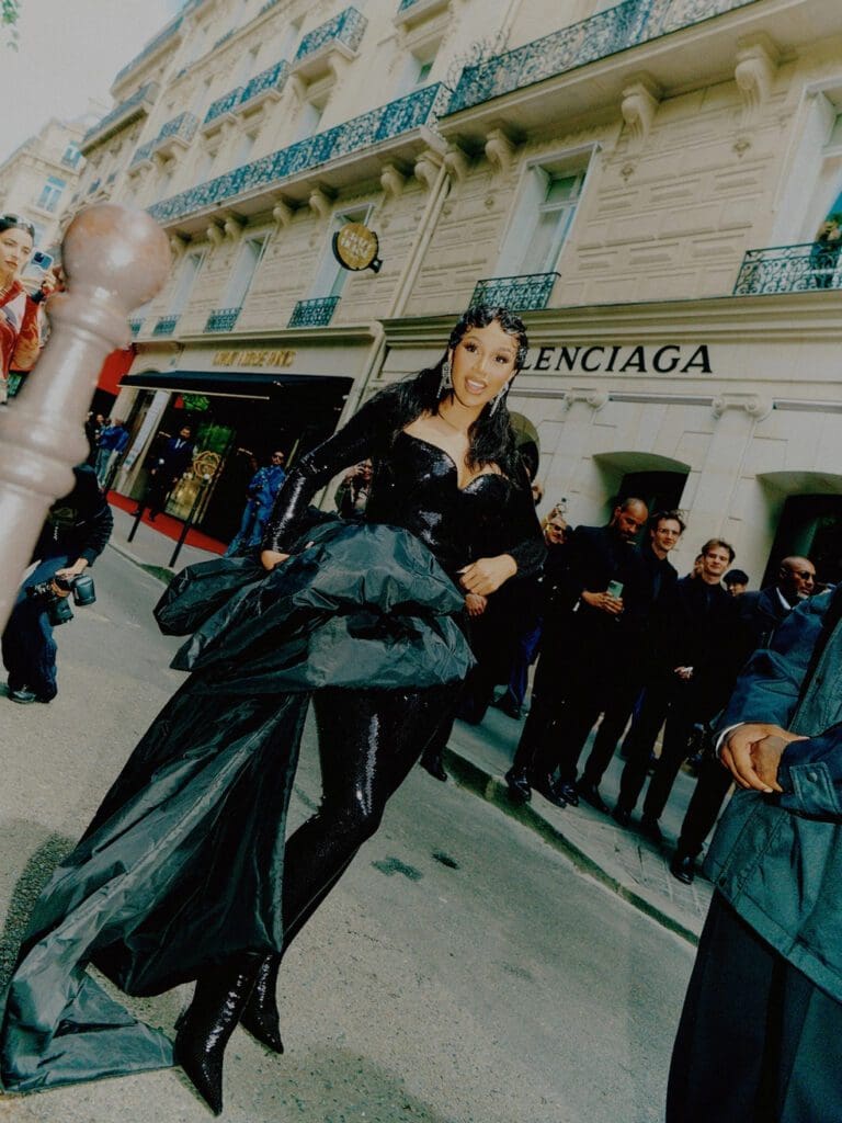 Cardi B - Paris Fashion Week - 5 - Photo by Julien Lienard - Getty Images for Balenciaga